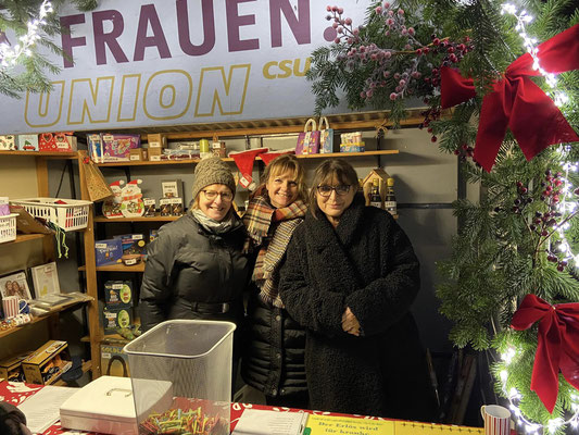 Bei der Frauen-Union Puschendorf am Weihnachtsmarkt