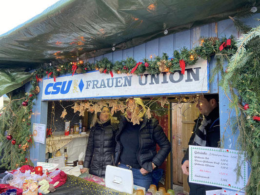 Bei der Frauen-Union Oberasbach am Weihnachtsmarkt