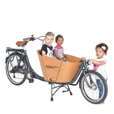 Babboe Mini- E Lastenfahrrad 2020 mit zwei Sitzbänken für bis zu vier Kindern