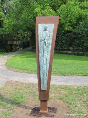 Frauenschemm, Bronze, Cortenstahl, ca. 180 x 50 x 60 cm