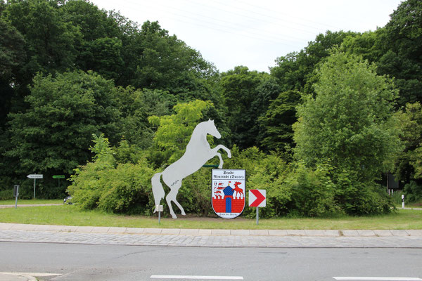 Einweihung des Wahrzeichens "der Stadt der Pferde" am Kreisel Kampehl