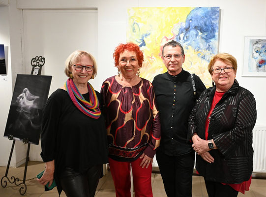 v.l.n.r.: Gerlinde Stropek, Christine Pahl, Joe Malina, Christine Danninger. Gemeinsam Mitglieder mit mir beim Gmundner Kunstverein.