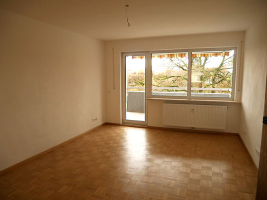 Wohnzimmer mit Balkon