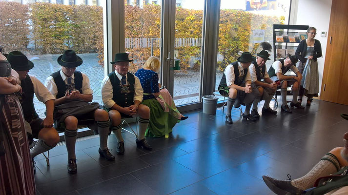Wir warten auf den Rest der Gruppe.