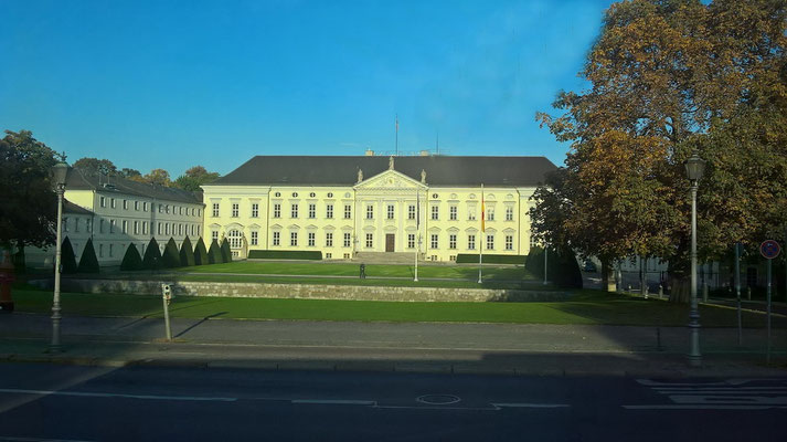 Bei der Stadrundfahrt vorbei am Schloss Charlottenburg