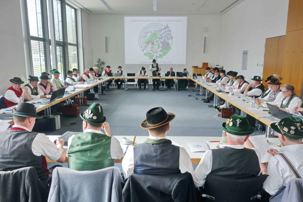 Blick in die Frühjahrstagung des Bayerischen Trachtenverbandes beim WWK-Forum in Obermühl-Raubling
