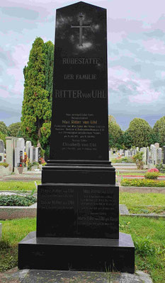 Grab der Postmeisterfamilie von Uhl am Wr. Zentralfriedhof