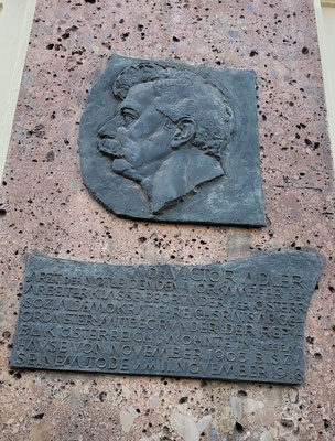 Gedenktafel am Wohnhaus Viktor Adlers in der Gumpendorfer Straße 54 (Blümelgasse 1)