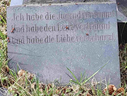 Inschrift eines Grabes
