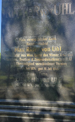 Grab der Postmeisterfamilie von Uhl am Wr. Zentralfriedhof