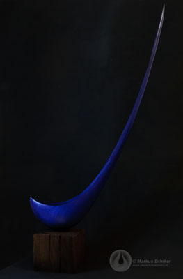 Blauer Tropfen, Lindenholz mit Lapsilazuli-Pigment