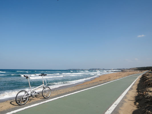 ひびき灘サイクリングロード（遠賀宗像自転車道線）- 芦屋海岸 - 遠賀川方面の景色