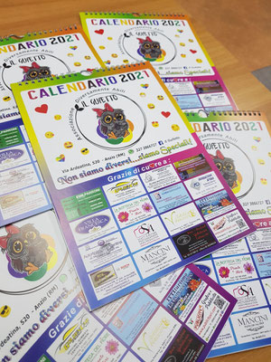 Calendario da parete  interamente personalizzato con  14 fogli inclusa copertina e cartoncino di supporto con anello girafoglio