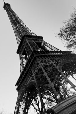 David Paigneau, Série « Parisienne Walkways ». Tour Eiffel, Paris, 2016. Canon EOS 600D, 18mm, 200 ISO, F/8, 1/10ème de seconde