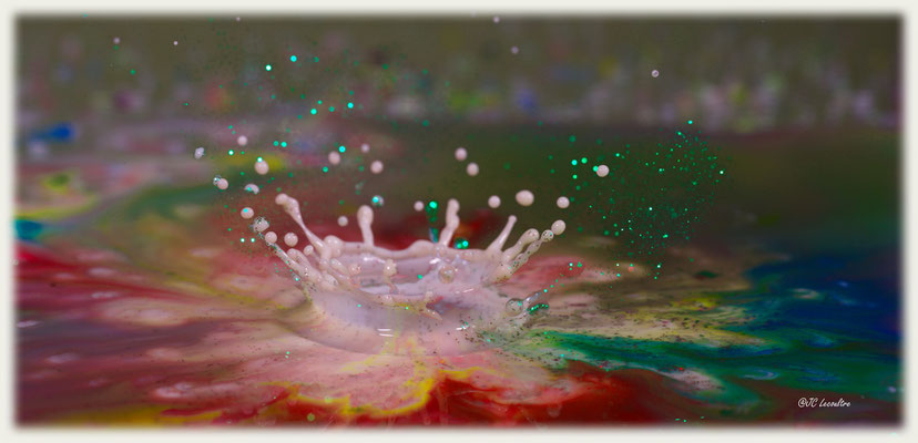 Jean-Charles Lecoultre, Goutte de lait, iso 100, ouverture F8, au 1/100 de seconde; Canon 5D mark IV, objectif 100 macro 2.8 et le pluto TRIGGLER