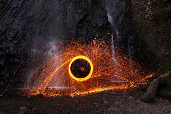 Dany Bellamy - Le cercle de fuego à la cascade de Querieuil en Auvergne  :   F/9  100 Iso  20,4 s  18mm