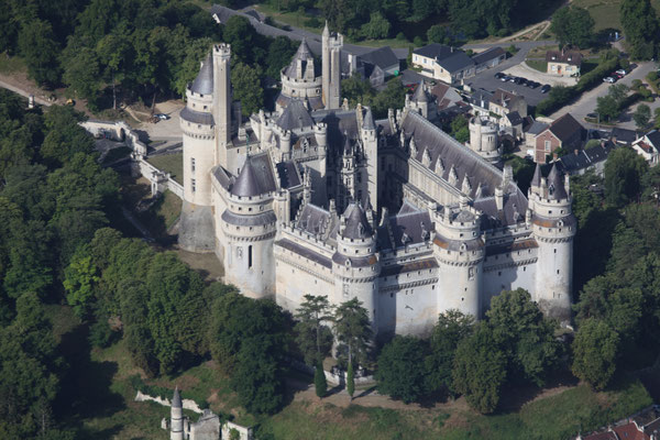 Christian Doctrinal - Une petite visite atypique  au  château de Pierrefonds sans aucun touriste