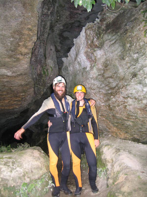 Den Aufstieg geschafft und jetzt gehts ab in die Höhle! :)