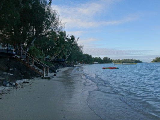 Ein menschenleerer Strand