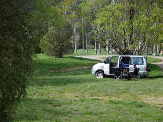 Frühstück im kostenlosen Brown River Camp