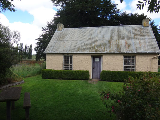 Eine alte Siedlerhütte, Old Sod Cottage in der Nähe von Dunedin