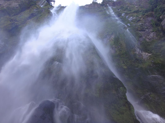 Im Sprühregen des Wasserfalls :) 