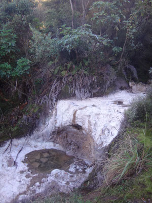 Trockener Abfluss des Infernokraters