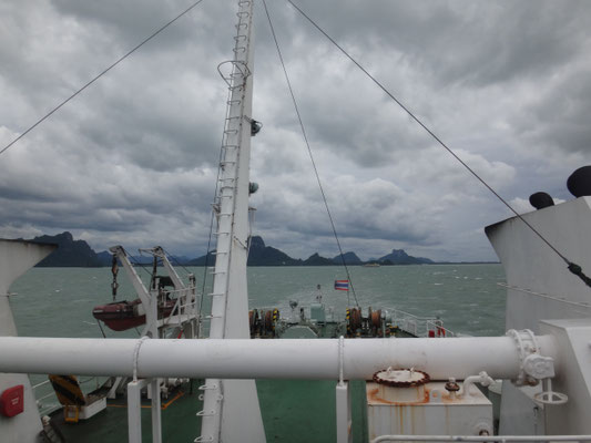 Ein Blick über unsere Fähre... Rettungsboote gab es also auch