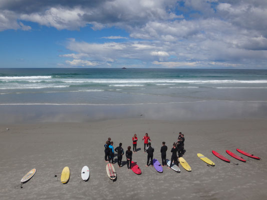 ... und dabei die nächsten Surfschulen beobachten :)