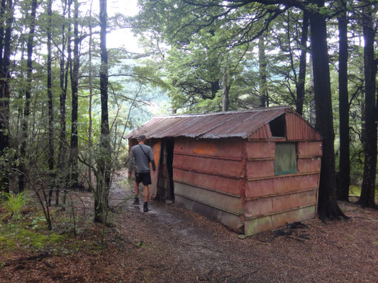 Am Fuße des Mt. Grey in der Nähe von Amberley: eine historische Hütte.