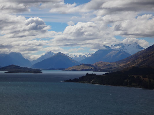 Immer noch am Lake Wakatipu Richtung Glenorchy: Blick auf die Berge des Mt Aspiring NP