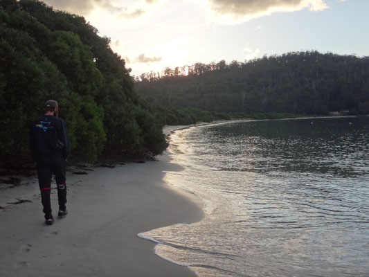 ... und ein Strandspaziergang am angrenzenden Meer zur anderen Seite. 