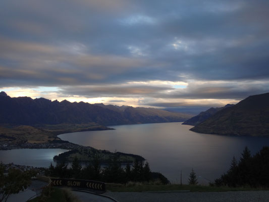 Oben angekommen... Blick über Lake Wakatipu