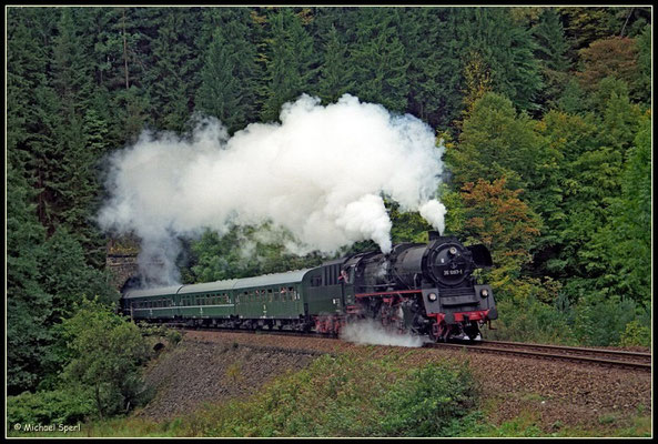 35 1097 mit Sonderzug am "Tunnelblick" Ulbersdorf am 17. September 2000. Foto: Archiv Michael Sperl