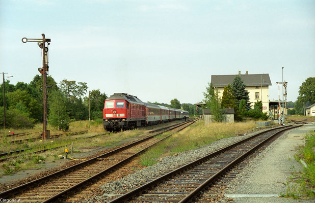 232 519 mit EC 175 in Richtung Pirna. 05.08.03  Foto: Archiv Kay Baldauf. 