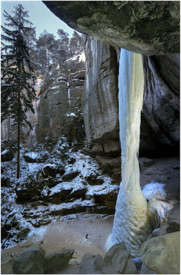 Eine komplett zusammengewachsene Eissäule (über 20m hoch) in der Gautschgrotte... Das gab es zuletzt Anfang 2012. Denn dafür ist lang anhaltender Dauerfrost über mehrere Wochen nötig. 