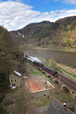 01 1066 & 01 509 Dresden-Decin. Hier aufgenommen oberhalb des Hirschgrunds bei Schmilka, 18.04.15