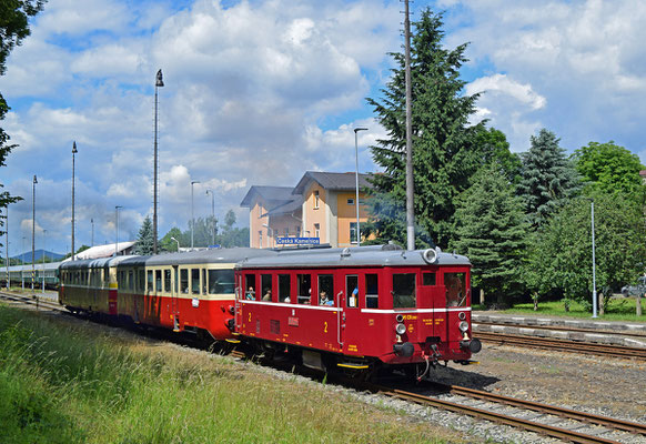 Ausfahrt für das Triebwagengespann in Ceska Kamenice. 18.06.16, Foto: Robert Schleusener