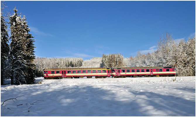 Rückfahrt Richtung Decín, hier in einem Waldstück nahe Vilémov. In der Steigung entwickelt diese Maschine einen Ludmilla-Ähnlichen Sound - einfach klasse. 01.12.2012