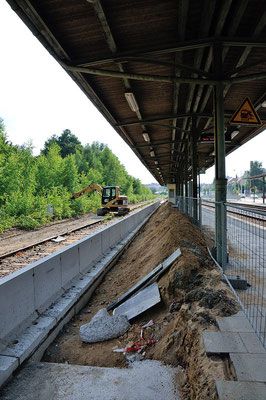 Erneuerung des Bahnsteiges für das neue Gleis Nr. 5. 06.07.2013