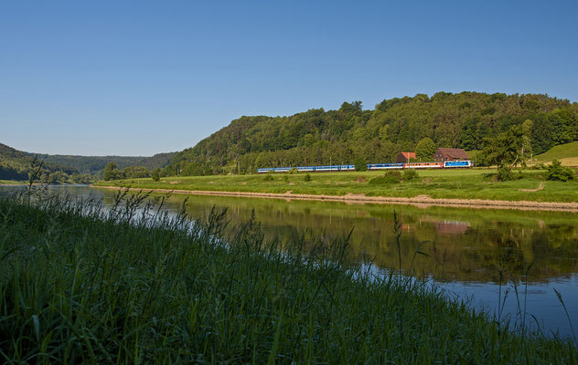 EC in Richtung Dresden bei Strand, Juni 2015.