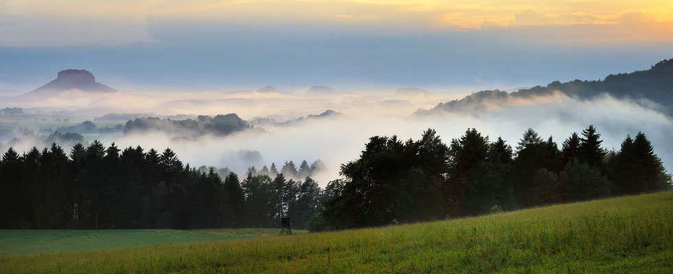 Nach einem Sommergewitter. Blick vom Adamsberg bei Altendorf in die Sächsische Schweiz, links der Lilienstein. 