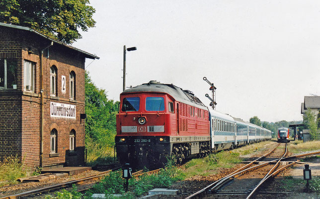 232 280 mit Elbtal-Umleiter-EC hat Ausfahrt nach Pirna.