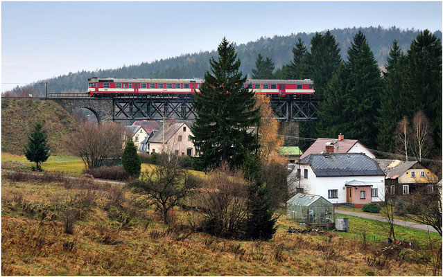 Dieser Teil der Brücke wurde noch nicht saniert, was auch deutlich hörbar ist. 24.11.2012