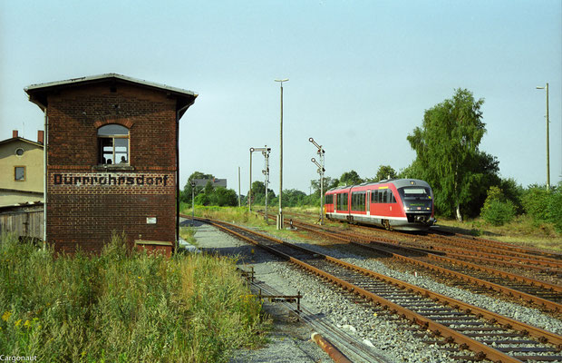 642 137 als RB 17914 von Pirna nach Neustadt, Ausfahrt in Dürrröhrsdorf am 05.08.2003. Foto: Archiv Kay Baldauf