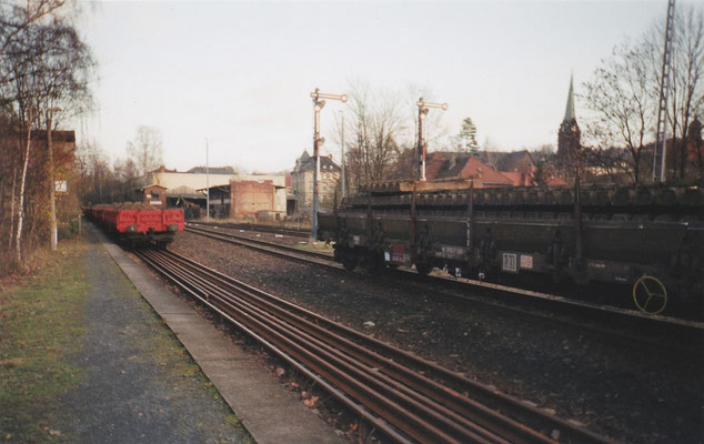 Gleisbauarbeiten im Bahnhof Sebnitz mit Einsatz von ITL-Lokomotiven (u.a. 118 004). Herbst 2001, Foto: Archiv Robert Schleusener