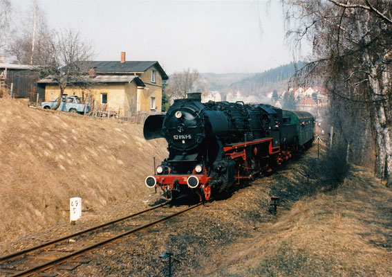 52 8141-5 mit Sonderzug von Neustadt nach Bad Schandau in Sebnitz, gleich geht es in Tunnel 1.