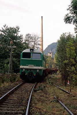 Gleisrückbau am Hp. Goßdorf-Kohlmühle, hier der Bauzug mit ITL "V 200 001" zur Verladung des Altmaterials bei Kohlmühle. 01.10.2002, Foto: Archiv Axel Förster