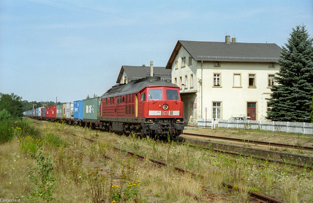 ... dies hatte zur Folge, dass  einige Güterzüge und sämtliche EC's der Relation Dresden-Bad Schandau  über Dresden-Arnsdorf-Pirna umgeleitet wurden... 232 382 mit Gz in Dürrröhrsdorf Richtung Pirna. 05.08.03 Foto: Archiv Kay Baldauf.  