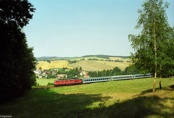 232 519 mit EC 171 bei Porschendorf. 05.08.03  Foto: Archiv Kay Baldauf. 